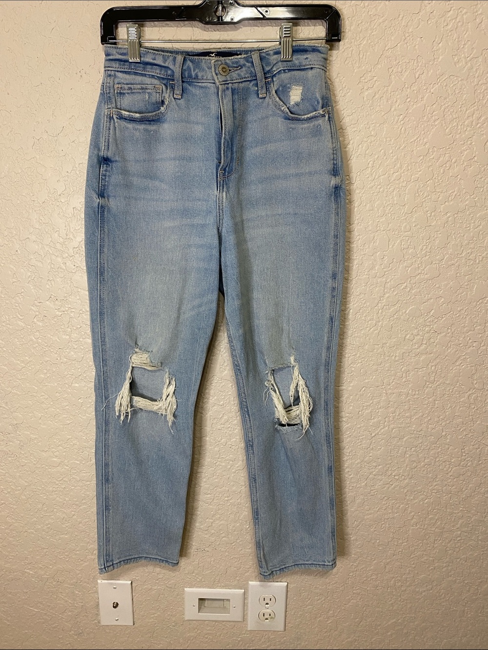 Hollister Mom Jeans Light Blue Distressed High-Waist Women’s Jeans size 25/1S